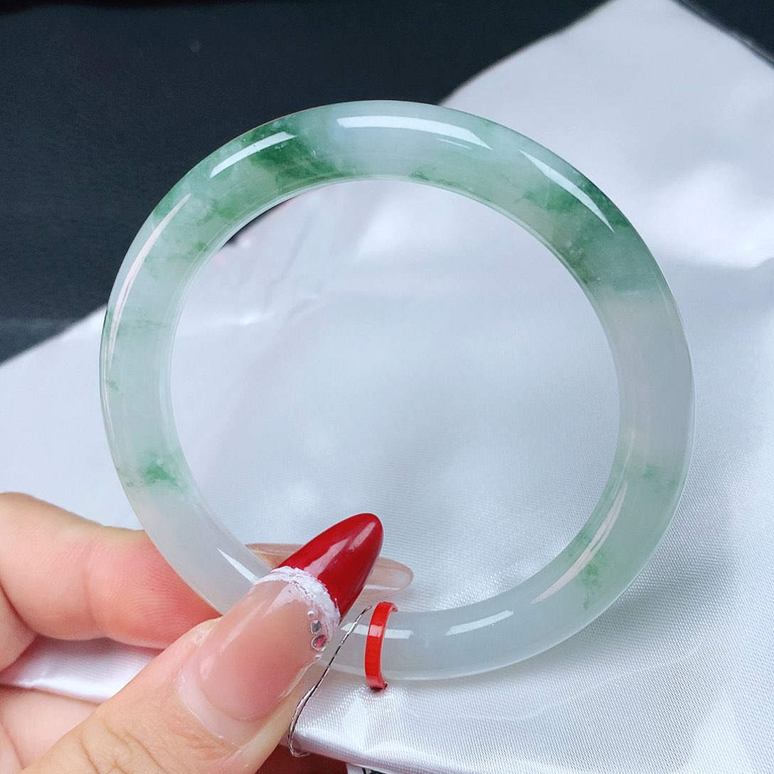 翡翠手镯未镶嵌53圈