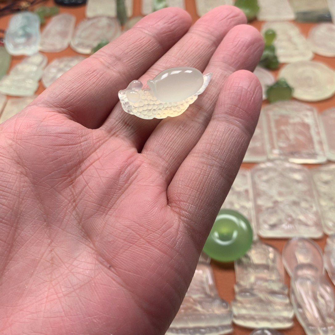 蛇纹石玉颈饰未镶嵌