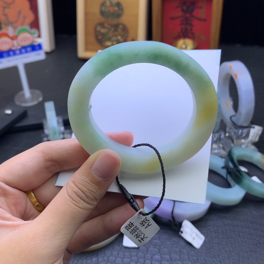 定制翡翠未镶嵌翡翠手镯