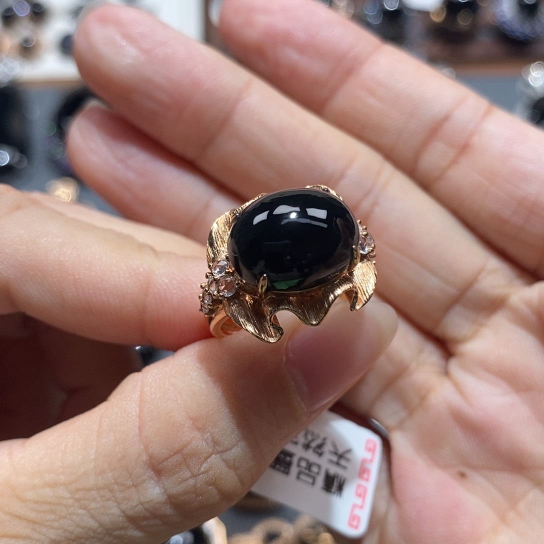 翡翠18K金镶嵌戒指