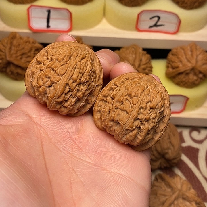 文玩核桃吊坠36红宝石