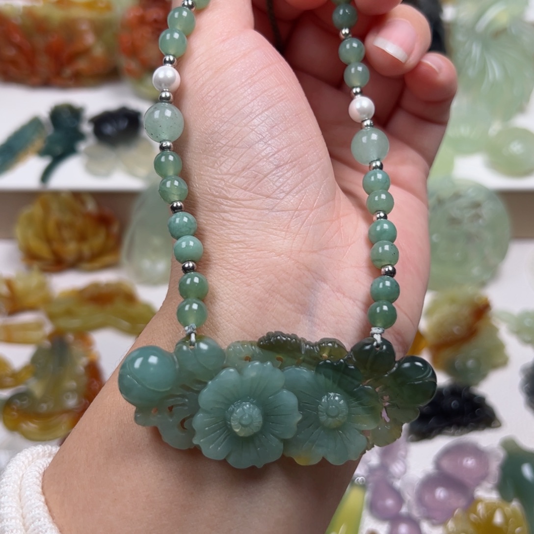 蛇纹石玉未镶嵌颈饰