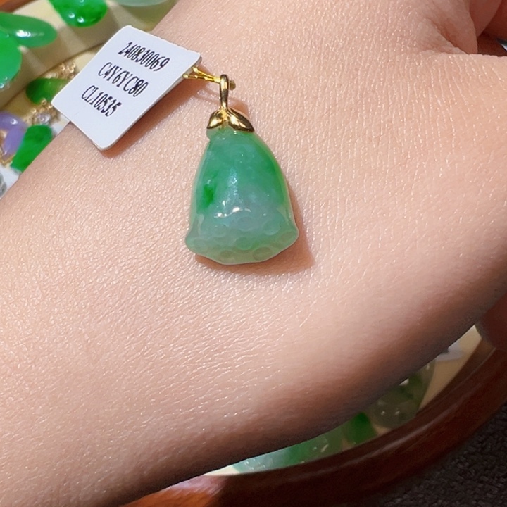 翡翠挂件18K金镶嵌翡翠