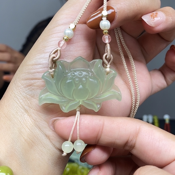 未镶嵌蛇纹石玉颈饰