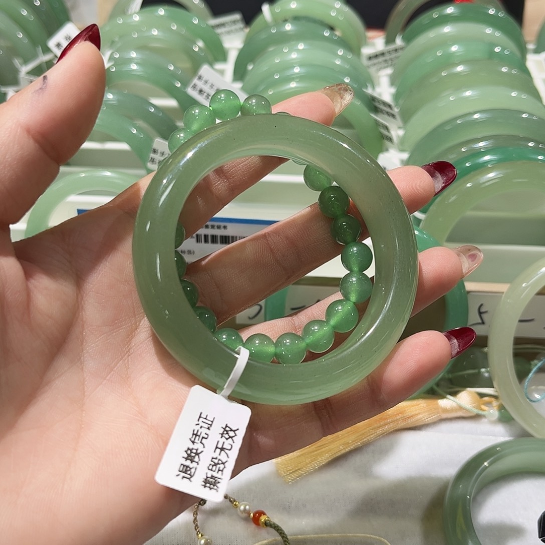 云***宁东陵石未镶嵌手镯