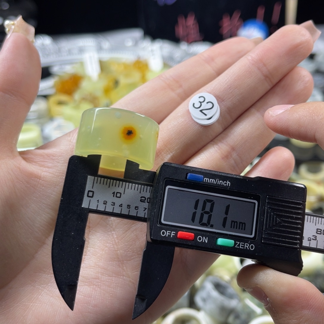 蛇纹石玉未镶嵌戒指