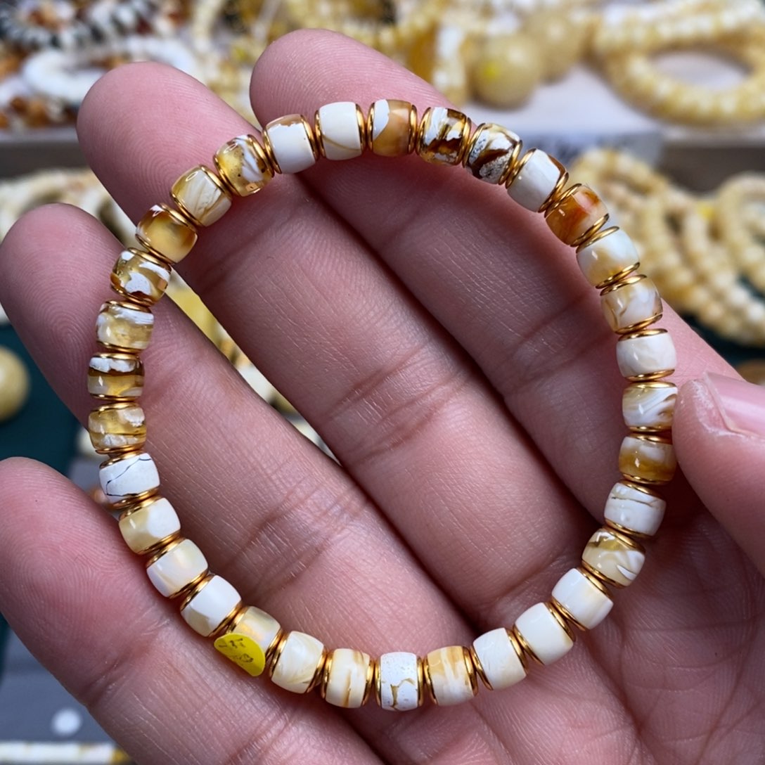 琥珀裸石未镶嵌妖孽手串