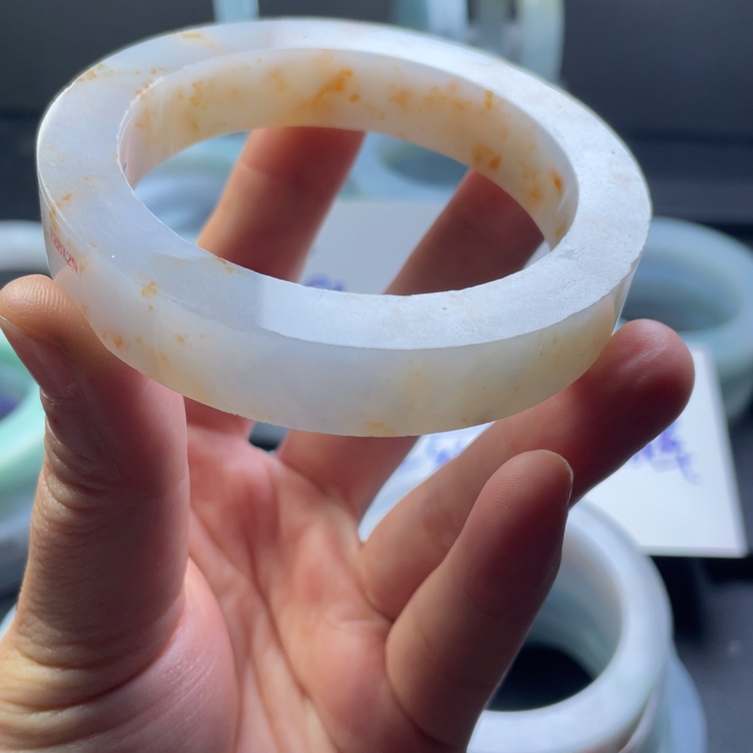 翡翠颈饰未镶嵌哈*