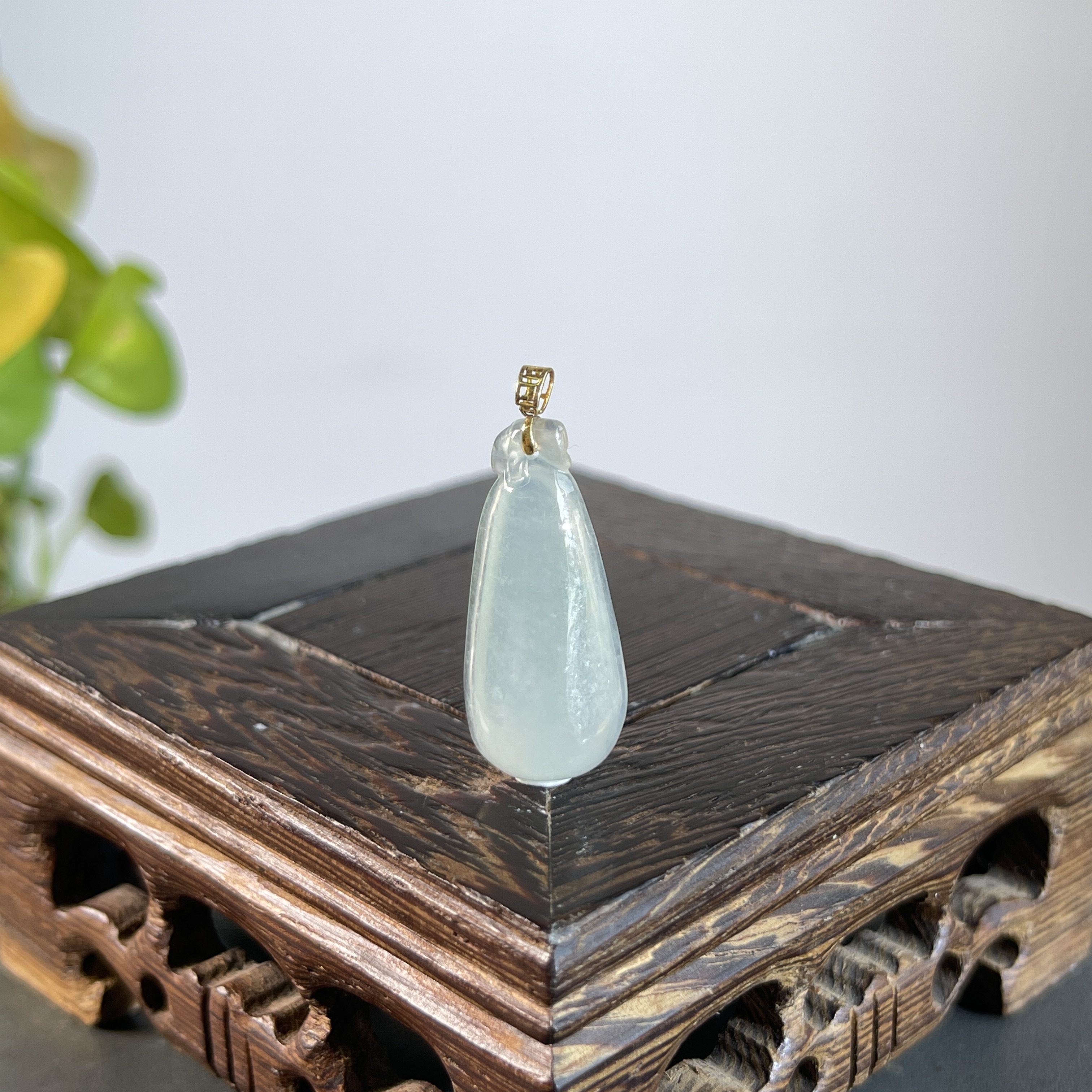 JGB03-28  天然缅甸A货翡翠  18K扣头福瓜