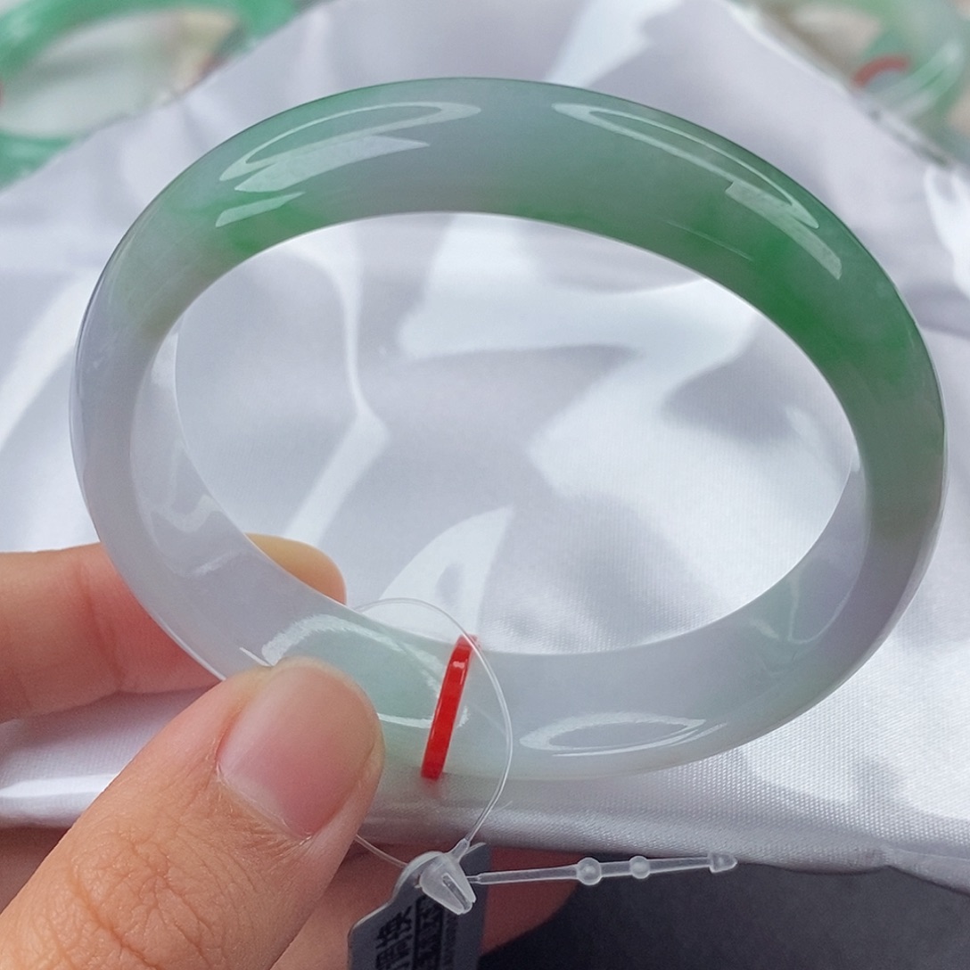 翡翠手镯（贵妃镯）未镶嵌55贵妃