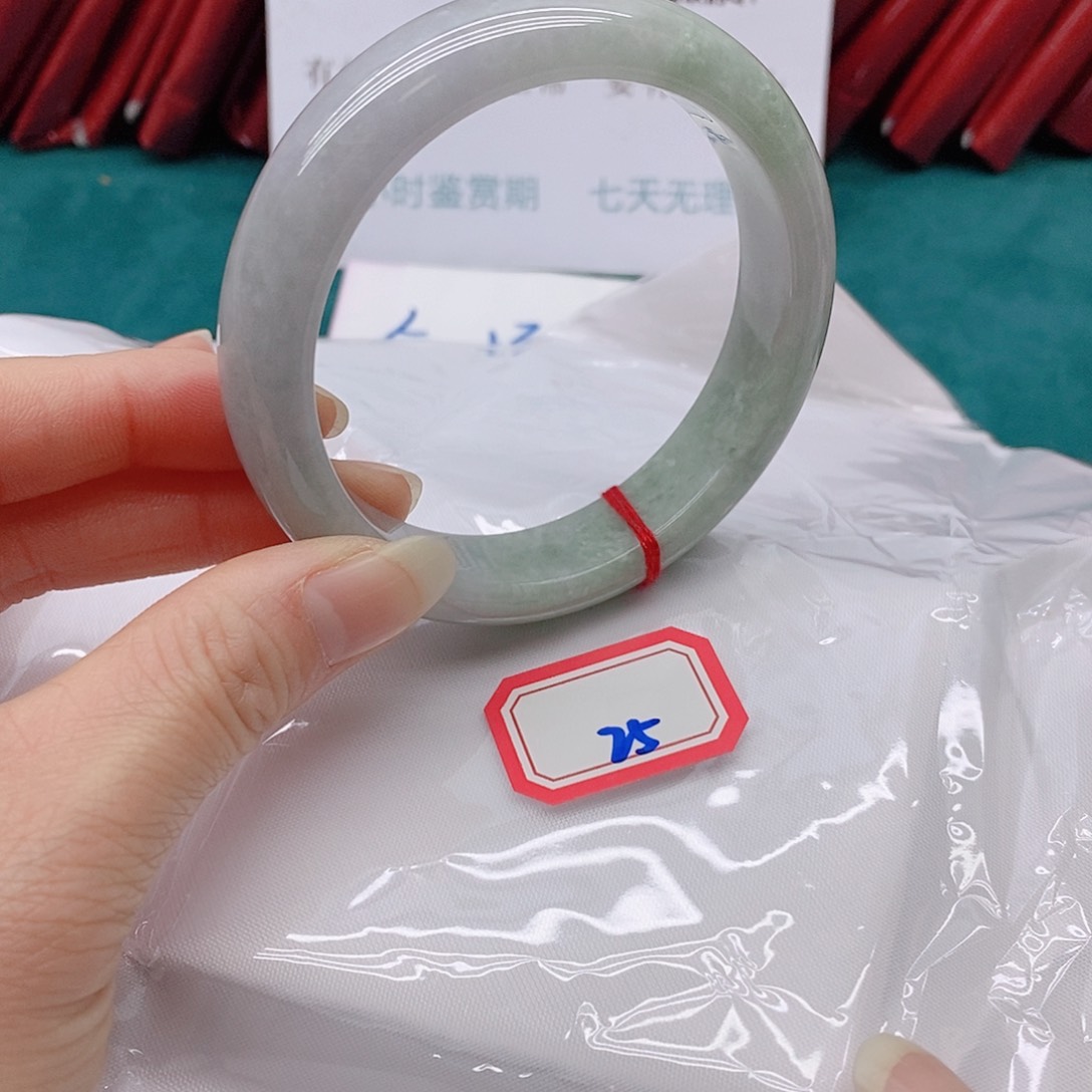翡翠手镯未镶嵌三****.2555555555