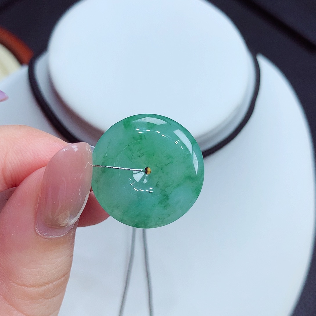 翡翠未镶嵌颈饰翡翠24，22.6/5.2