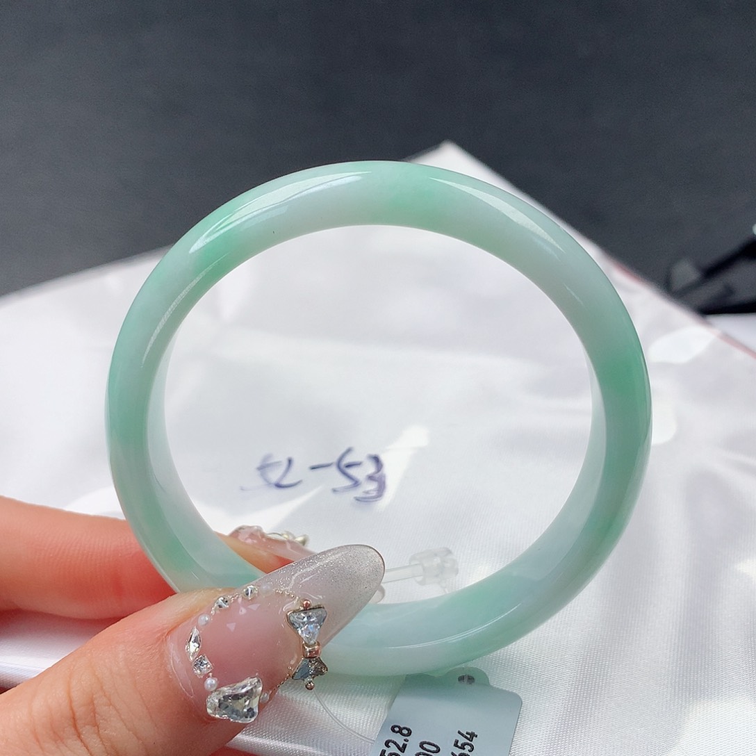 翡翠手镯未镶嵌041正53
