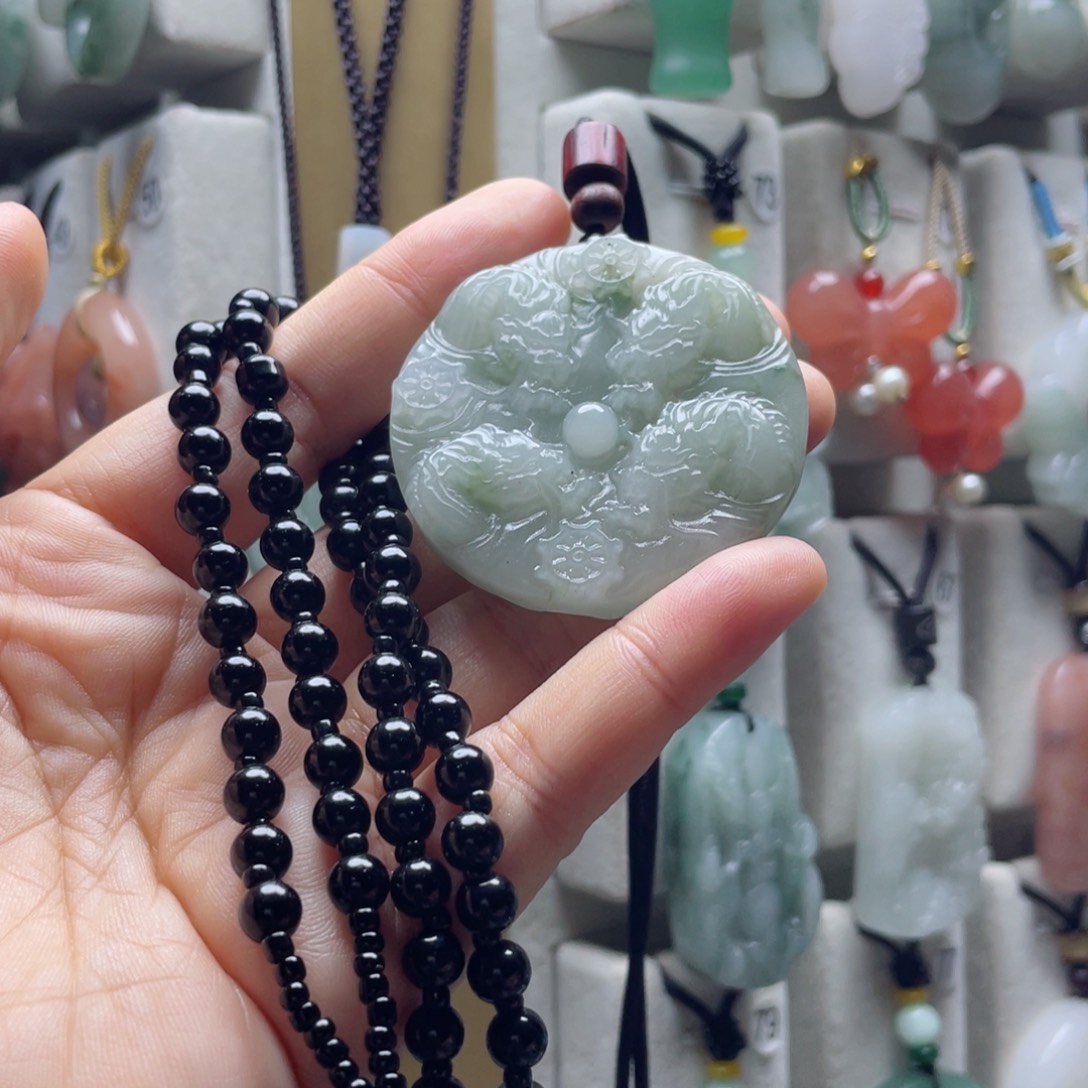 石英质玉未镶嵌颈饰