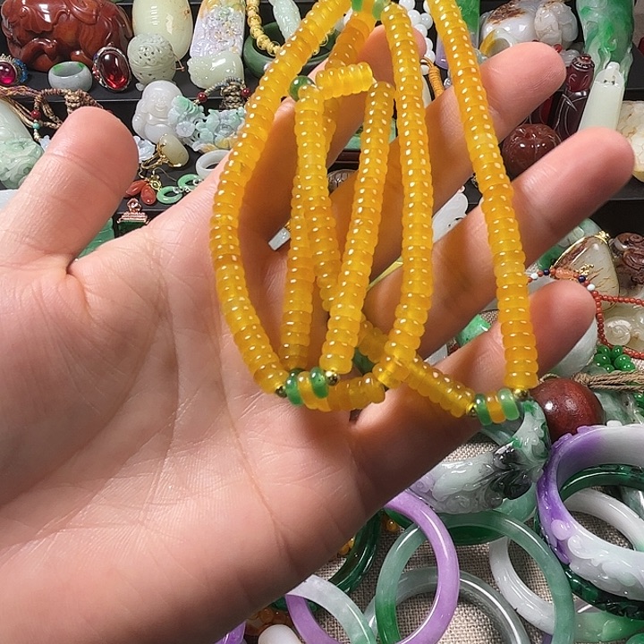 翡翠未镶嵌颈饰翡翠未镶嵌颈饰