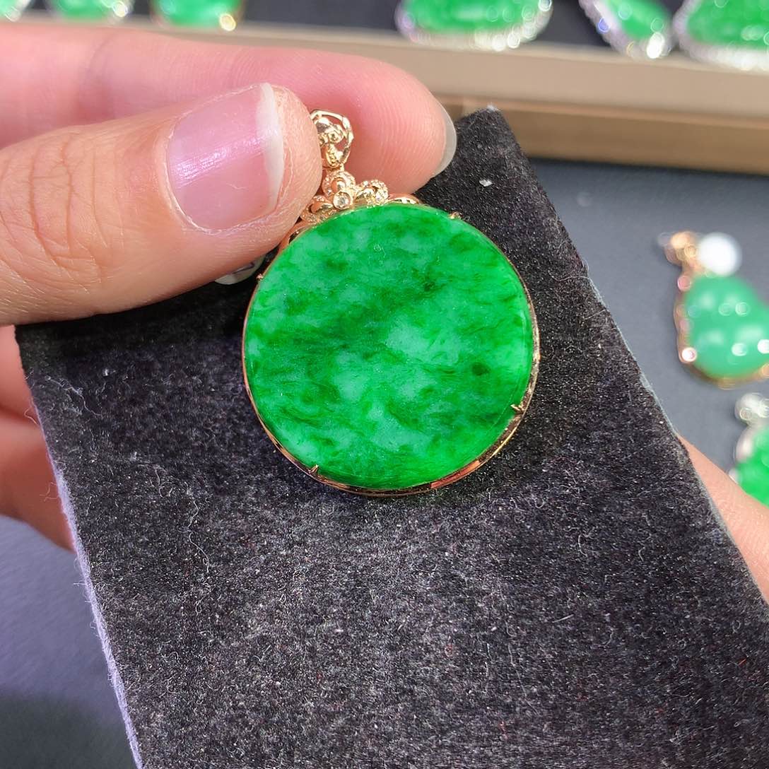 翡翠吊坠(赠链)18K金镶嵌