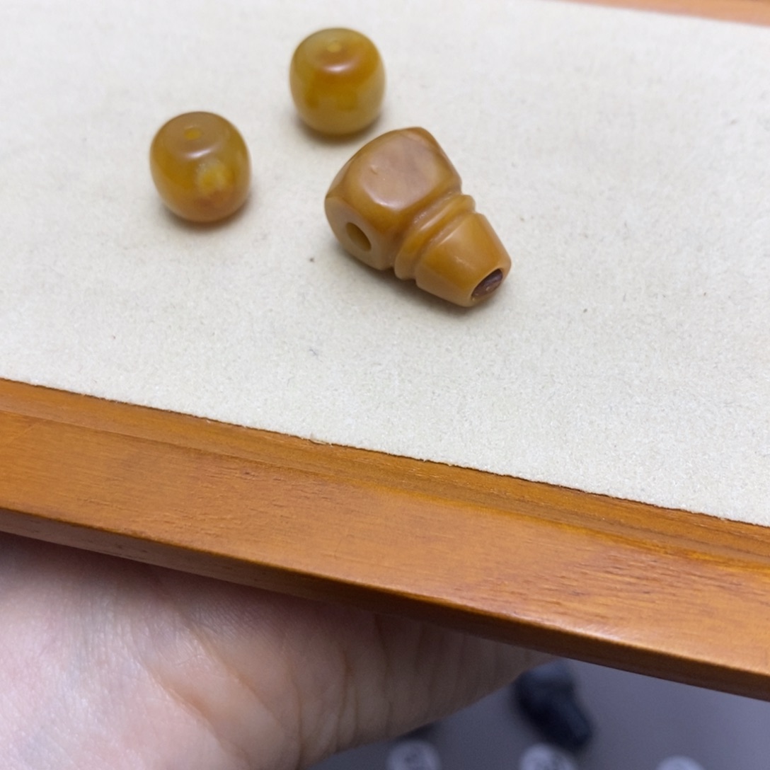 蛇纹石玉配饰合金爱**湖