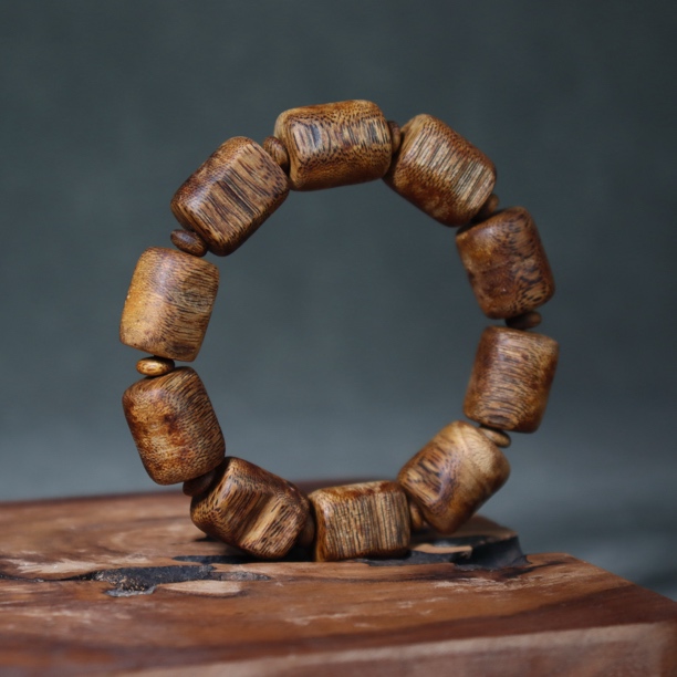 沉香【老香厂】YB10红土棋奇珍异宝单圈手串（多样性发一）