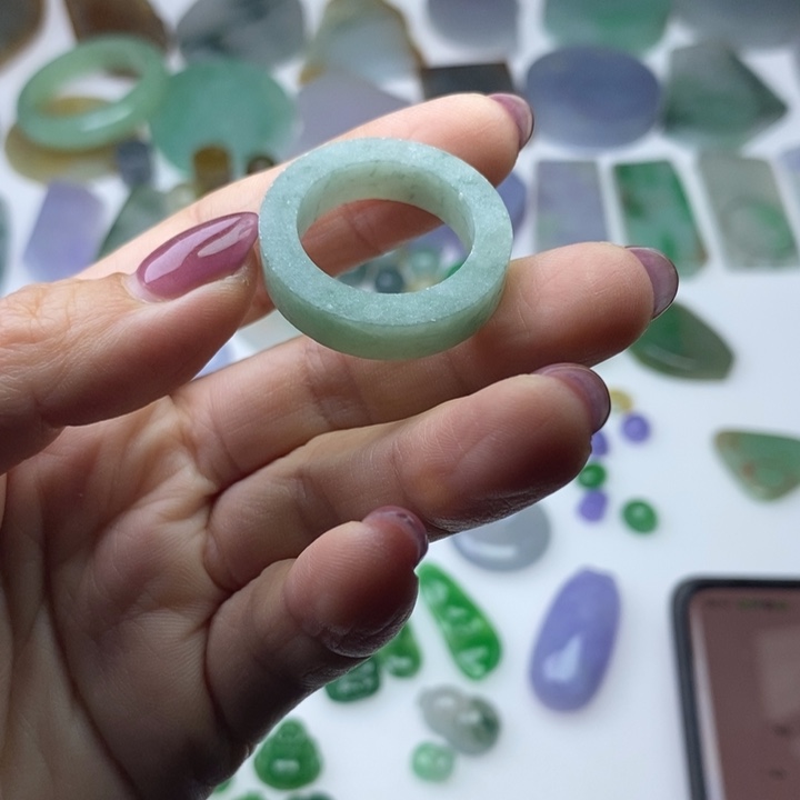 未镶嵌挂件翡翠寶****）天然翡翠