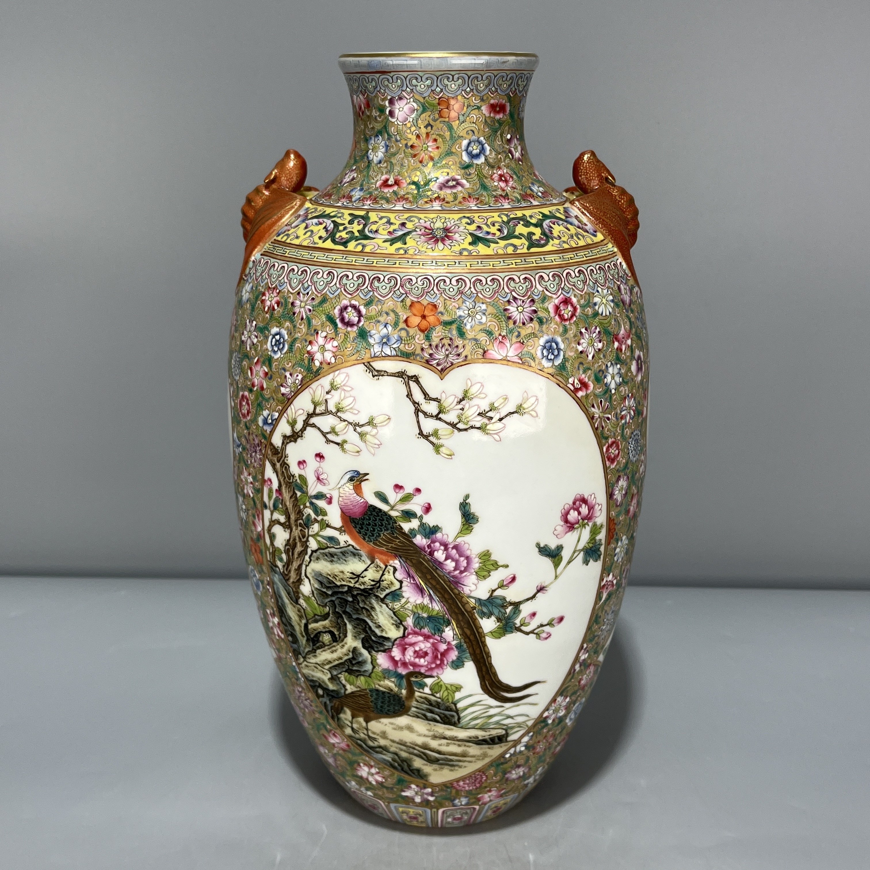 当代仿制 仿古大清乾隆年制珐琅彩描金万花开窗安居乐业蝠耳瓶