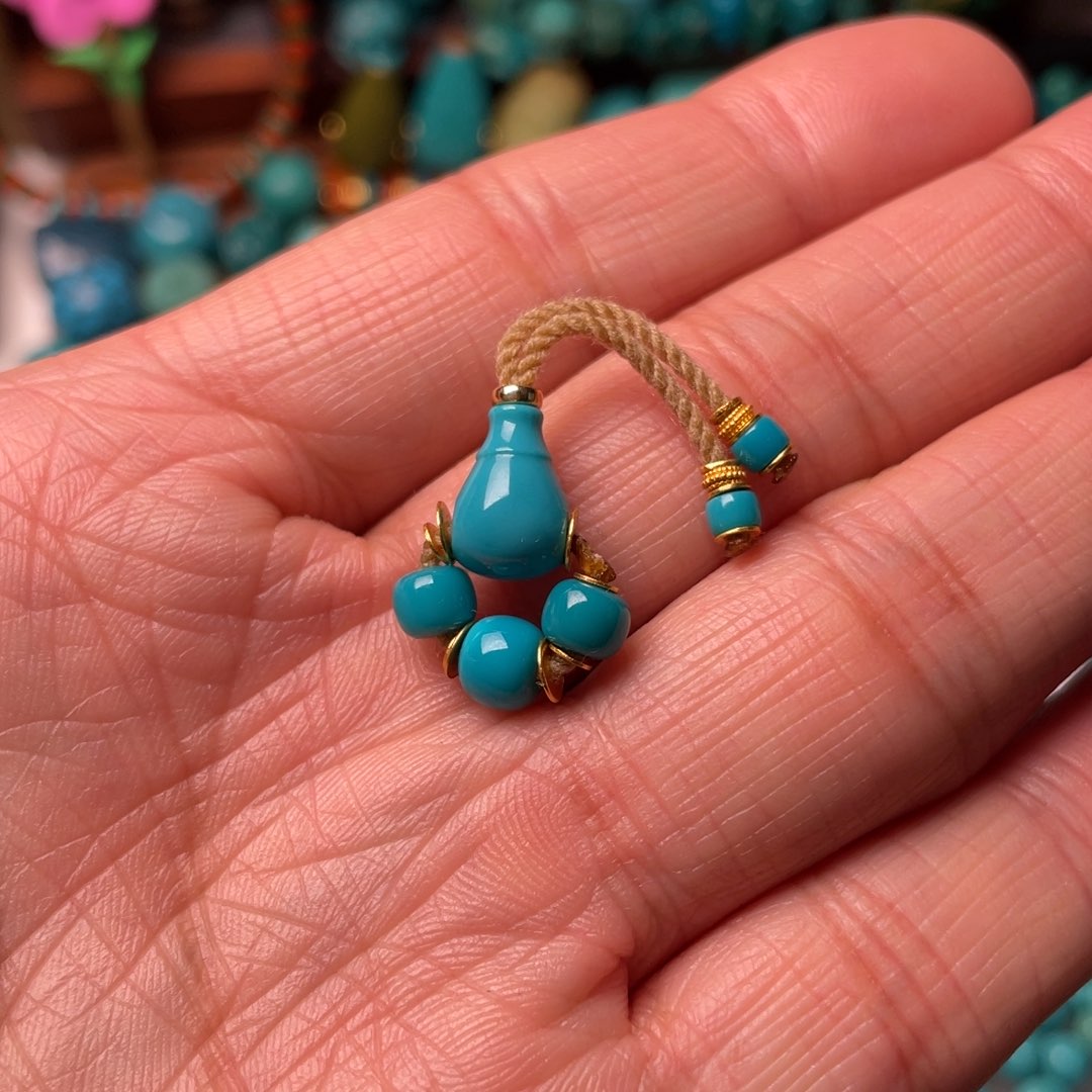 绿松石颈饰未镶嵌