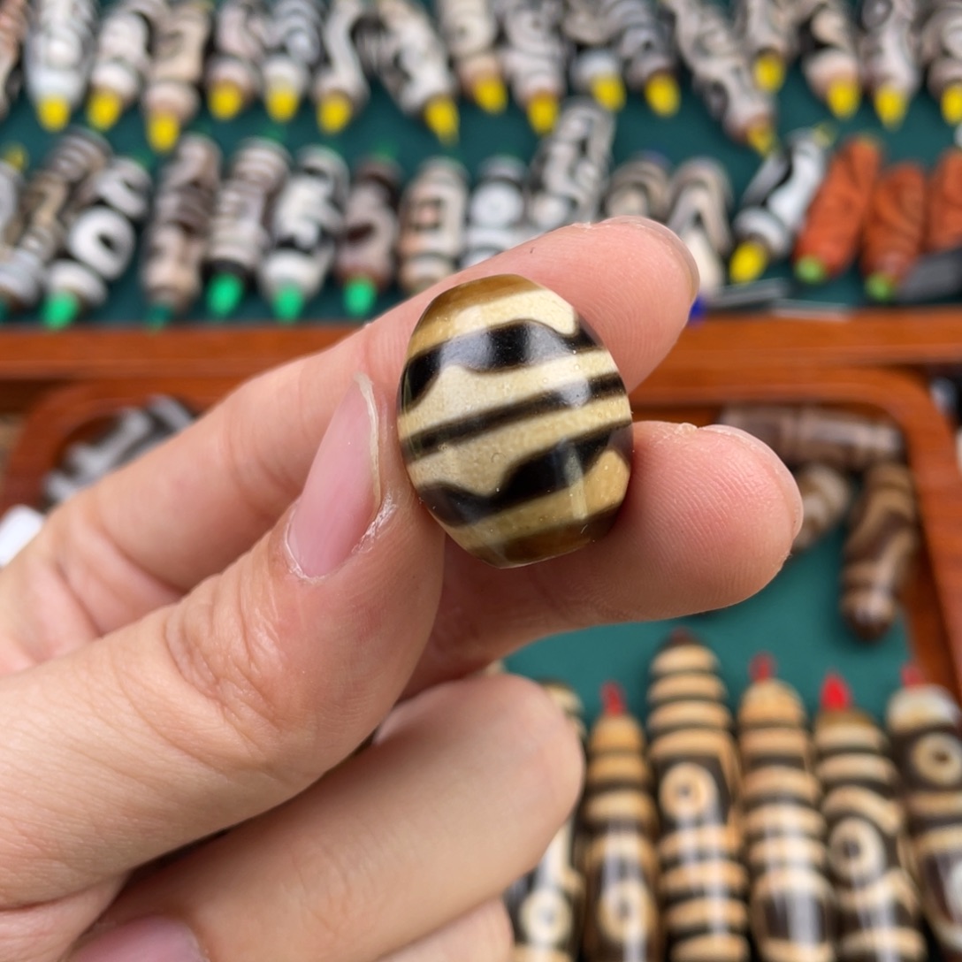 玛瑙/玉髓裸珠双虎牙