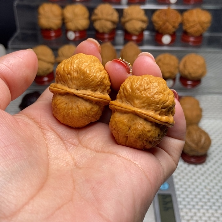 文玩核桃把件蟒纹元宝11