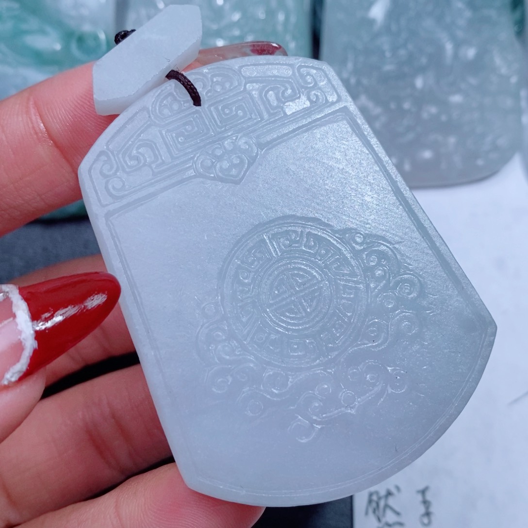 定制翡翠吊坠未镶嵌