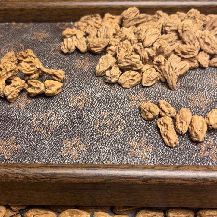 如***梦桃核吊坠蛤蟆小异