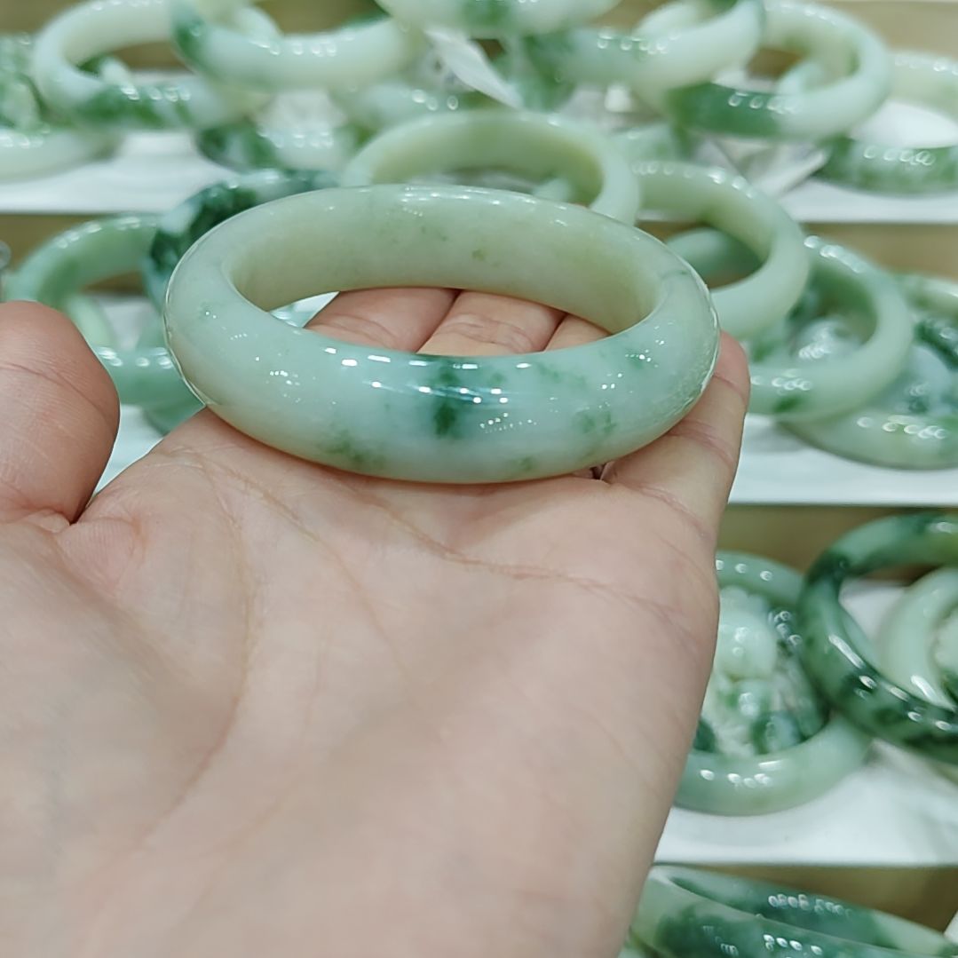 透闪石-蛇纹石玉手镯未镶嵌惜*