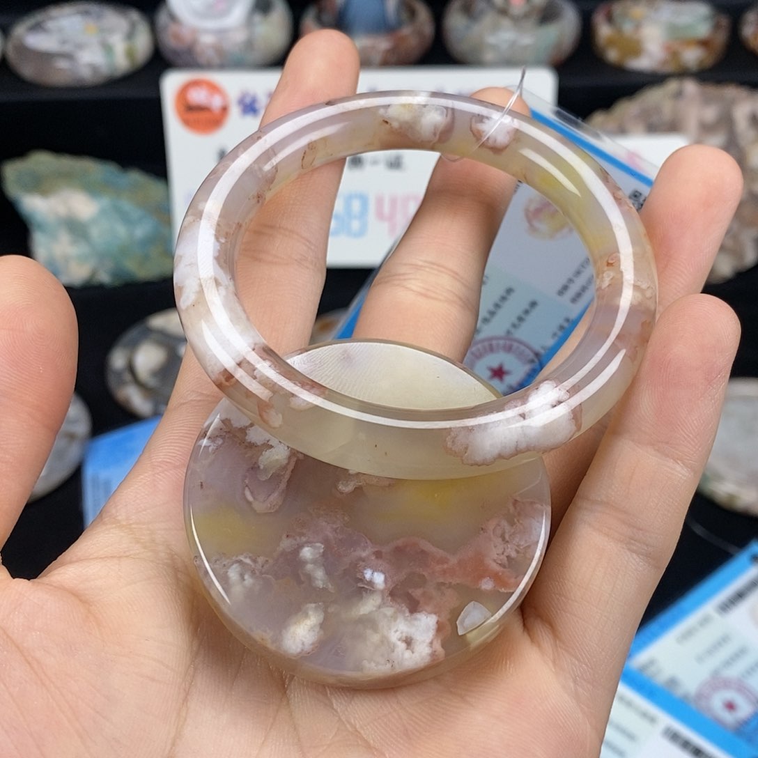 石英质玉手镯未镶嵌