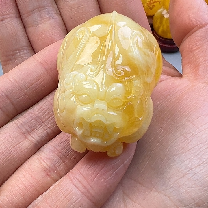 蜜蜡未镶嵌珠宝奇石