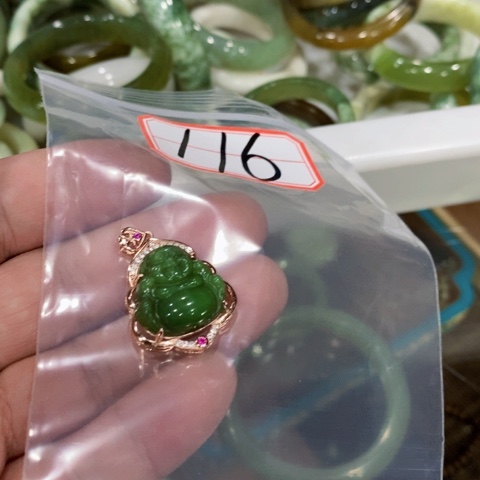 颈饰未镶嵌和田玉（碧玉）