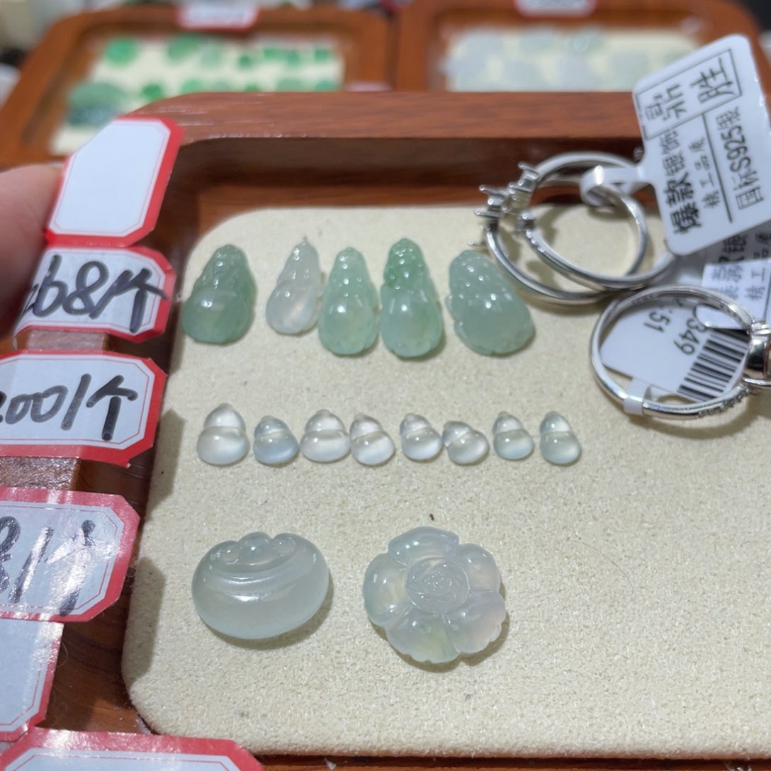 翡翠未镶嵌颈饰标价为准可挑