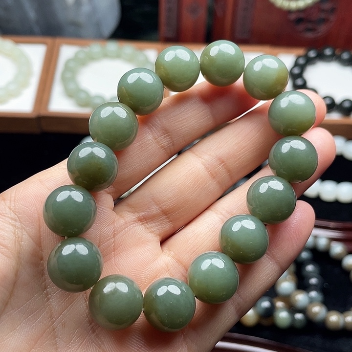 D***)和田玉未镶嵌手串