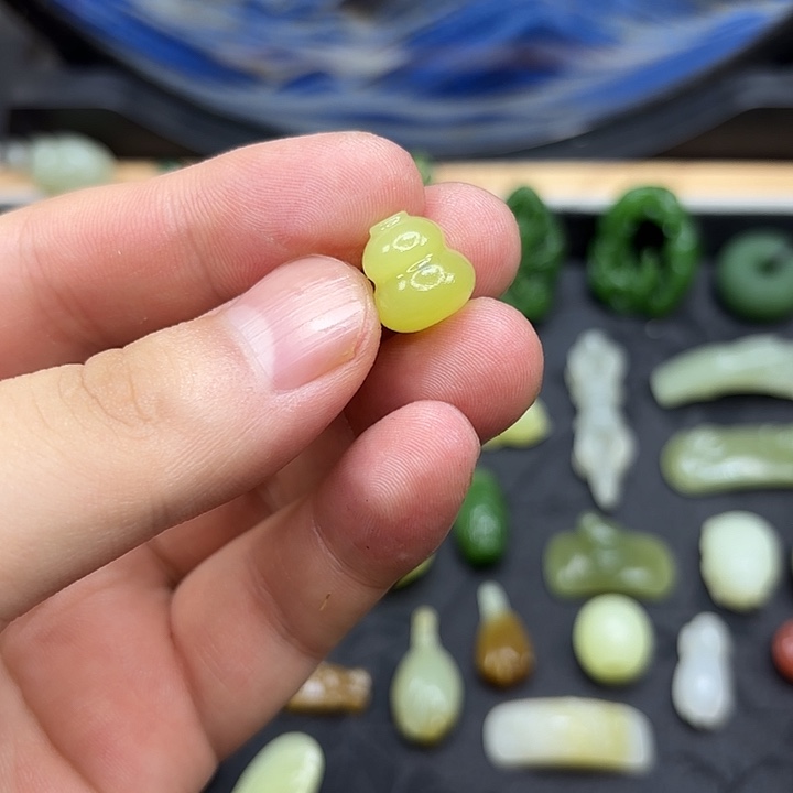 ****吖颈饰未镶嵌和田玉