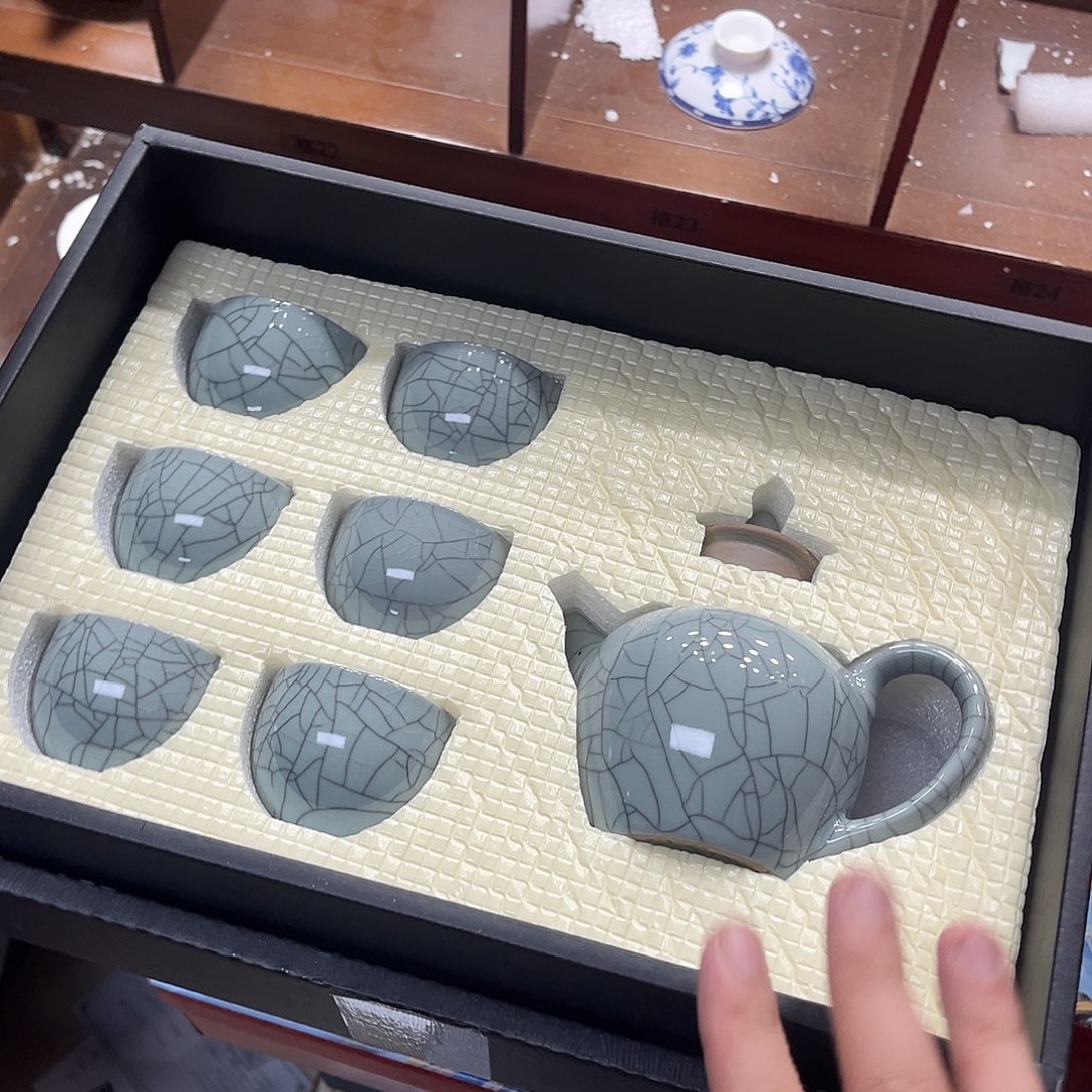 孤品茶具套装等。       