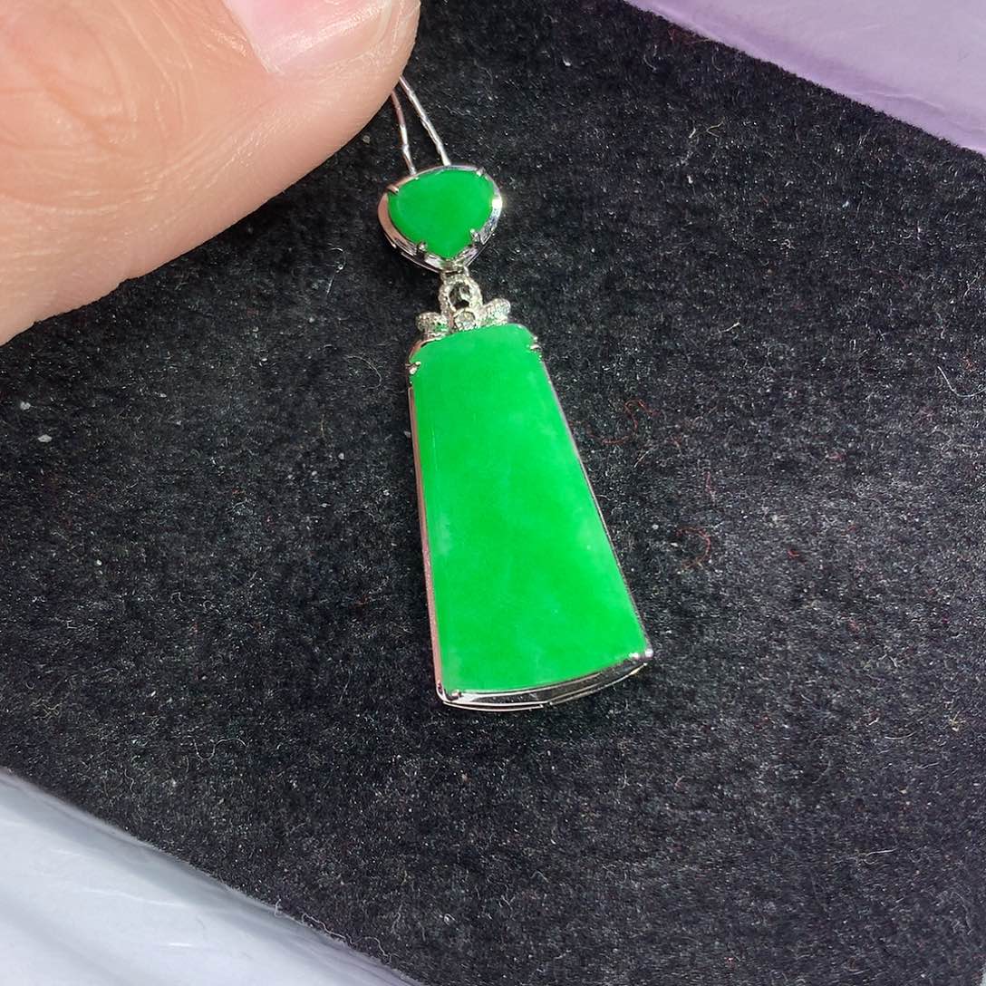 翡翠吊坠(不含链)18K金镶嵌蜡***?