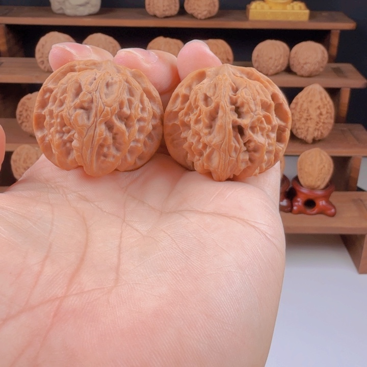 刘***伟手串文玩核桃苹果园40.5/40/35