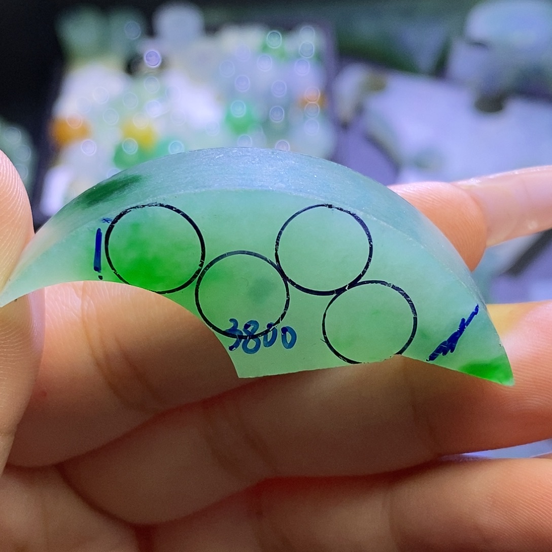 定制翡翠未镶嵌边角