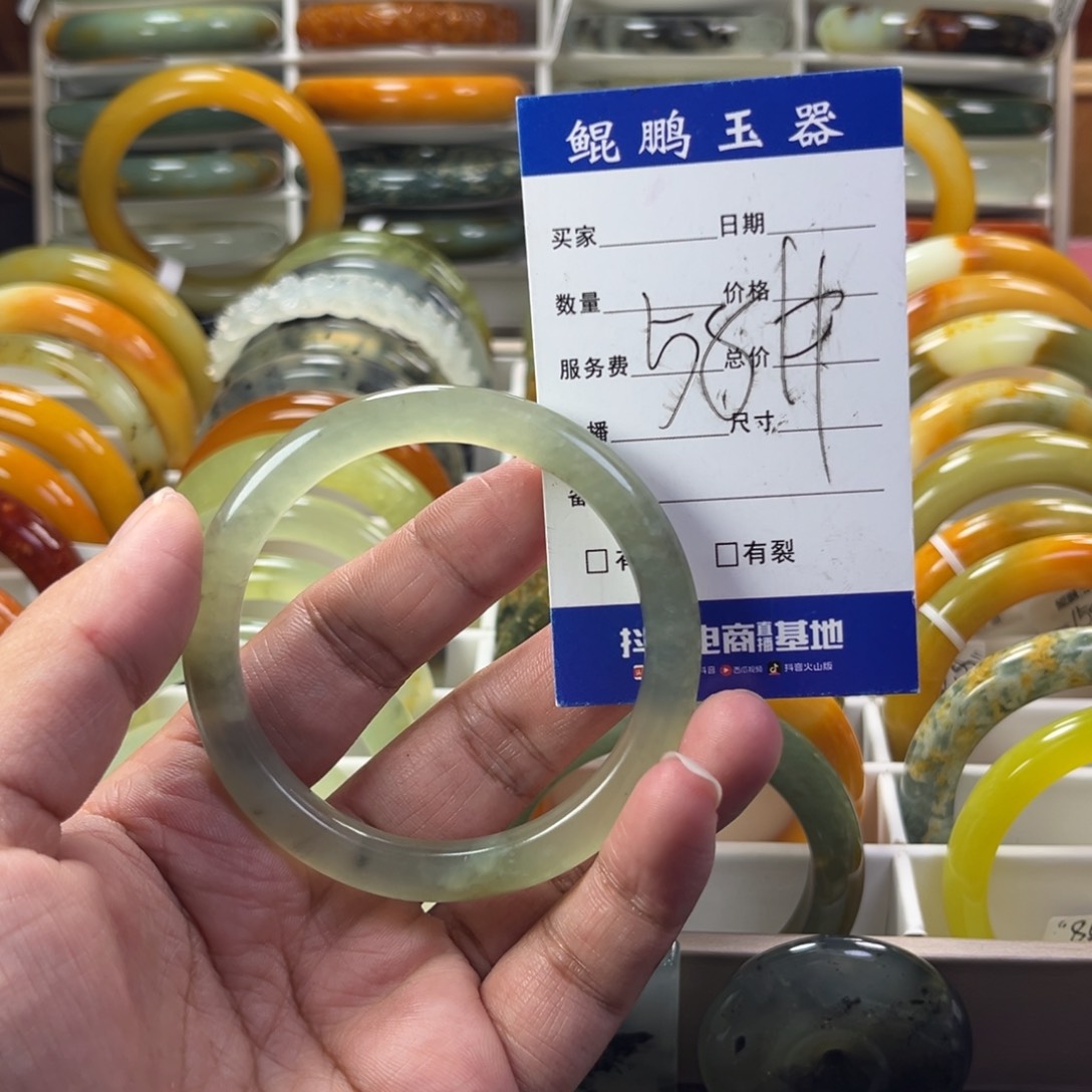 蛇纹石玉手镯未镶嵌