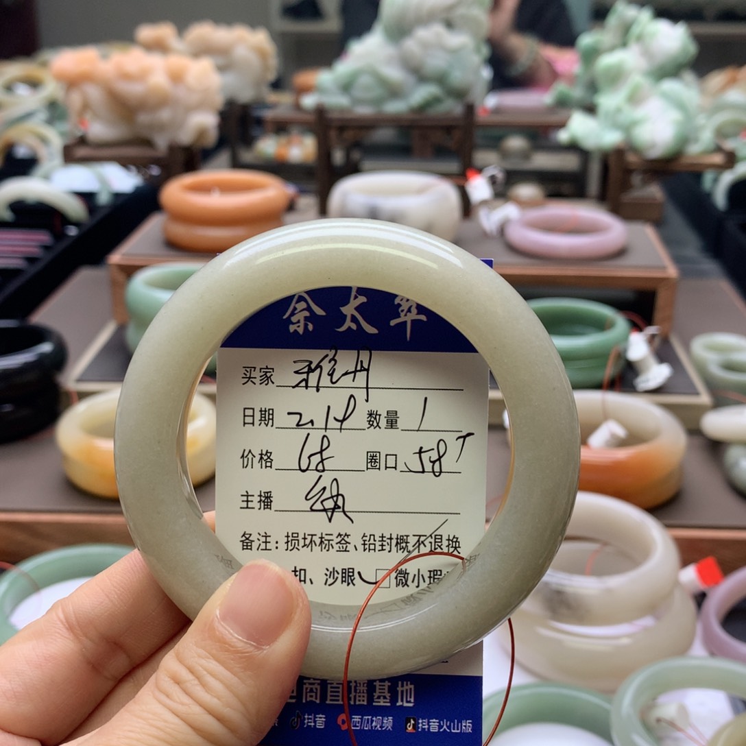 【闪购商品】石英质玉手镯未镶嵌雅*