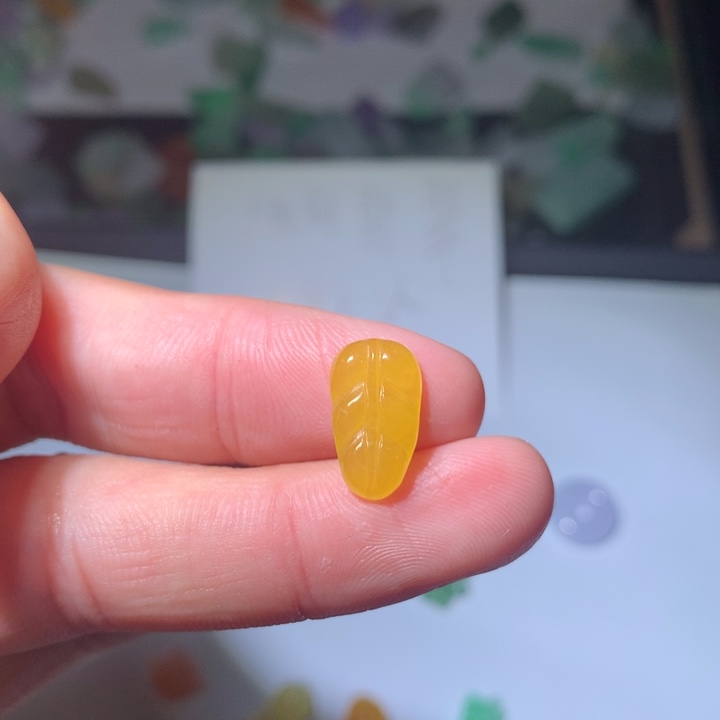 翡翠未镶嵌颈饰挂件