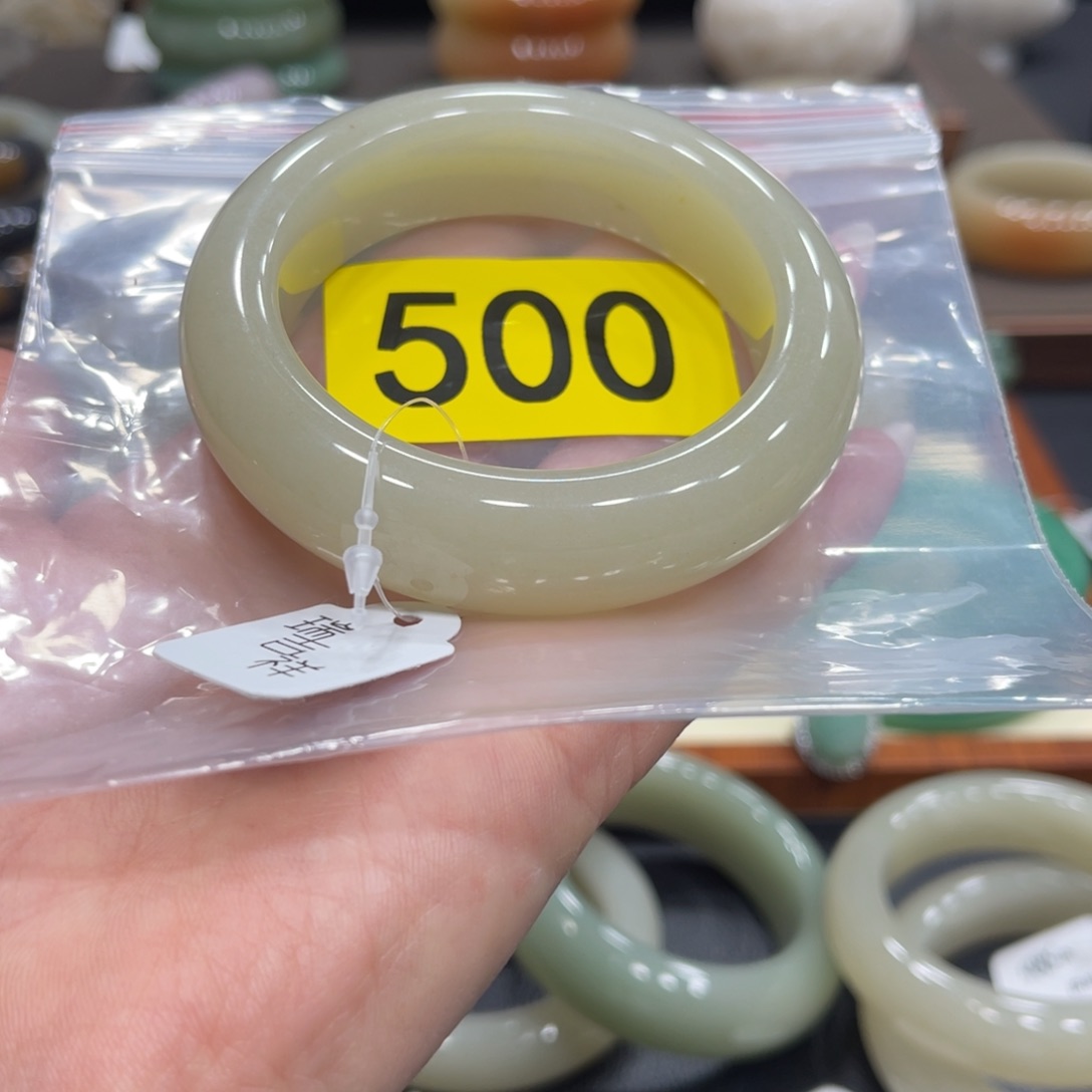 石英质玉手镯未镶嵌