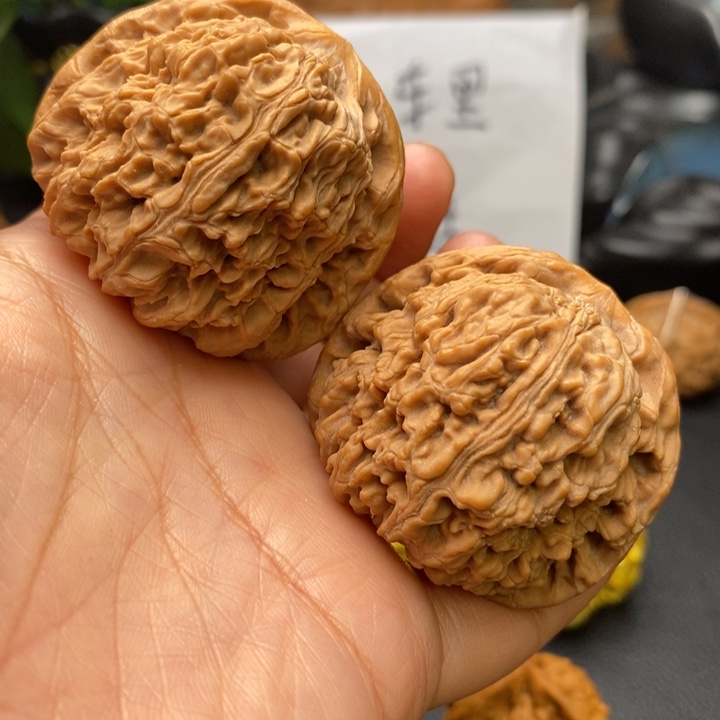 文玩核桃吊坠球疆44尺