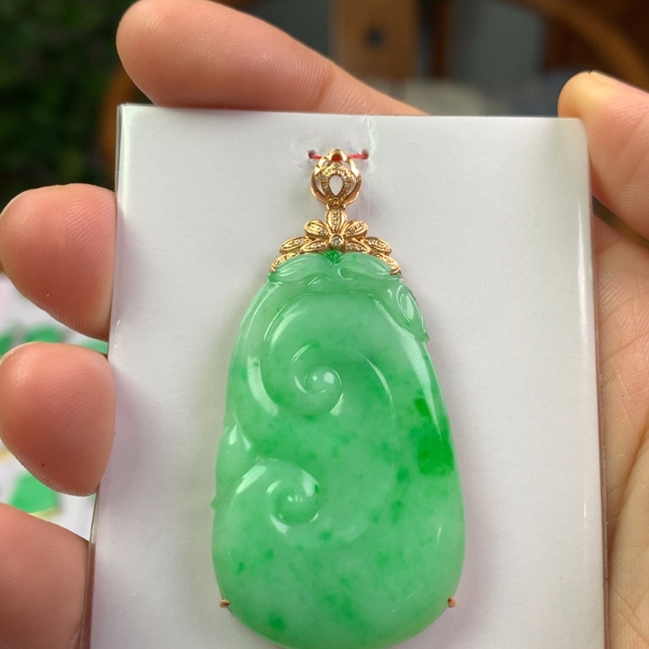 翡翠18K金镶嵌颈饰翡翠吊坠