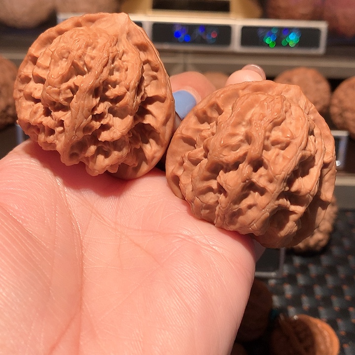 9***9文玩核桃把件梨木台