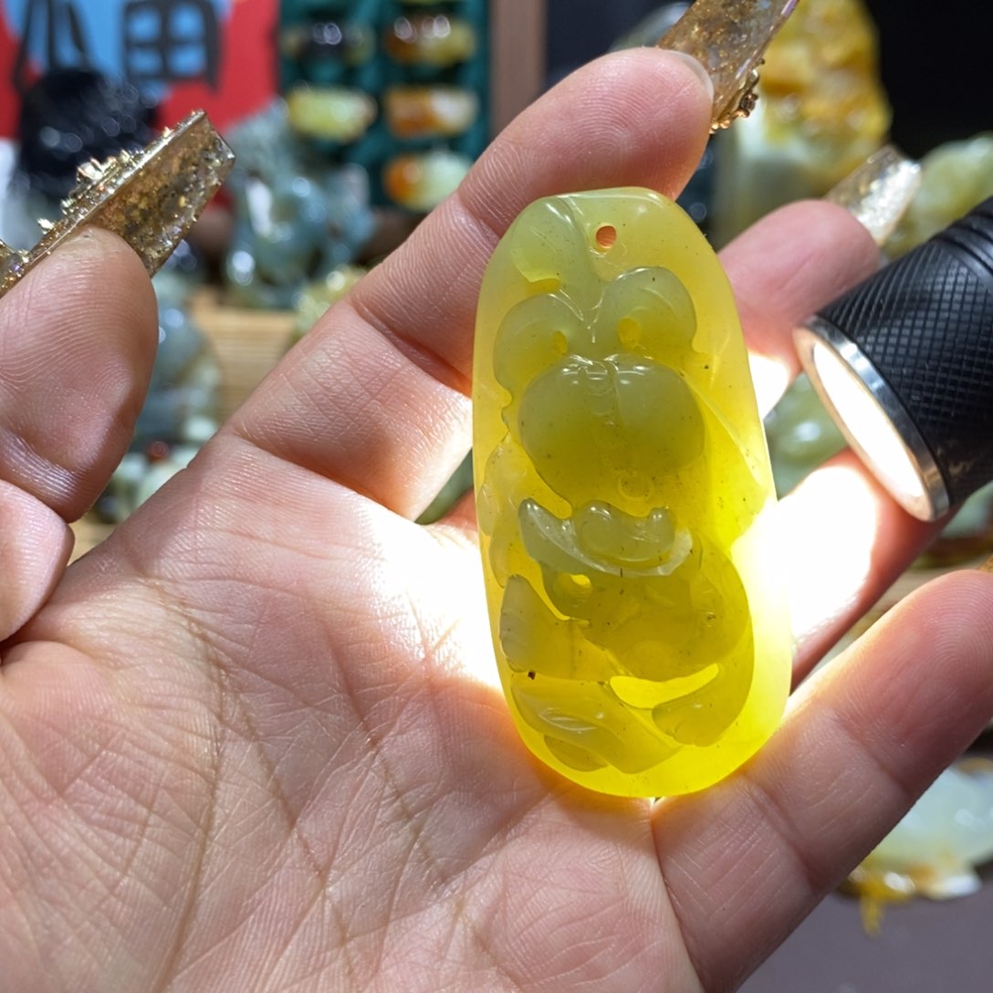 蛇纹石玉颈饰未镶嵌