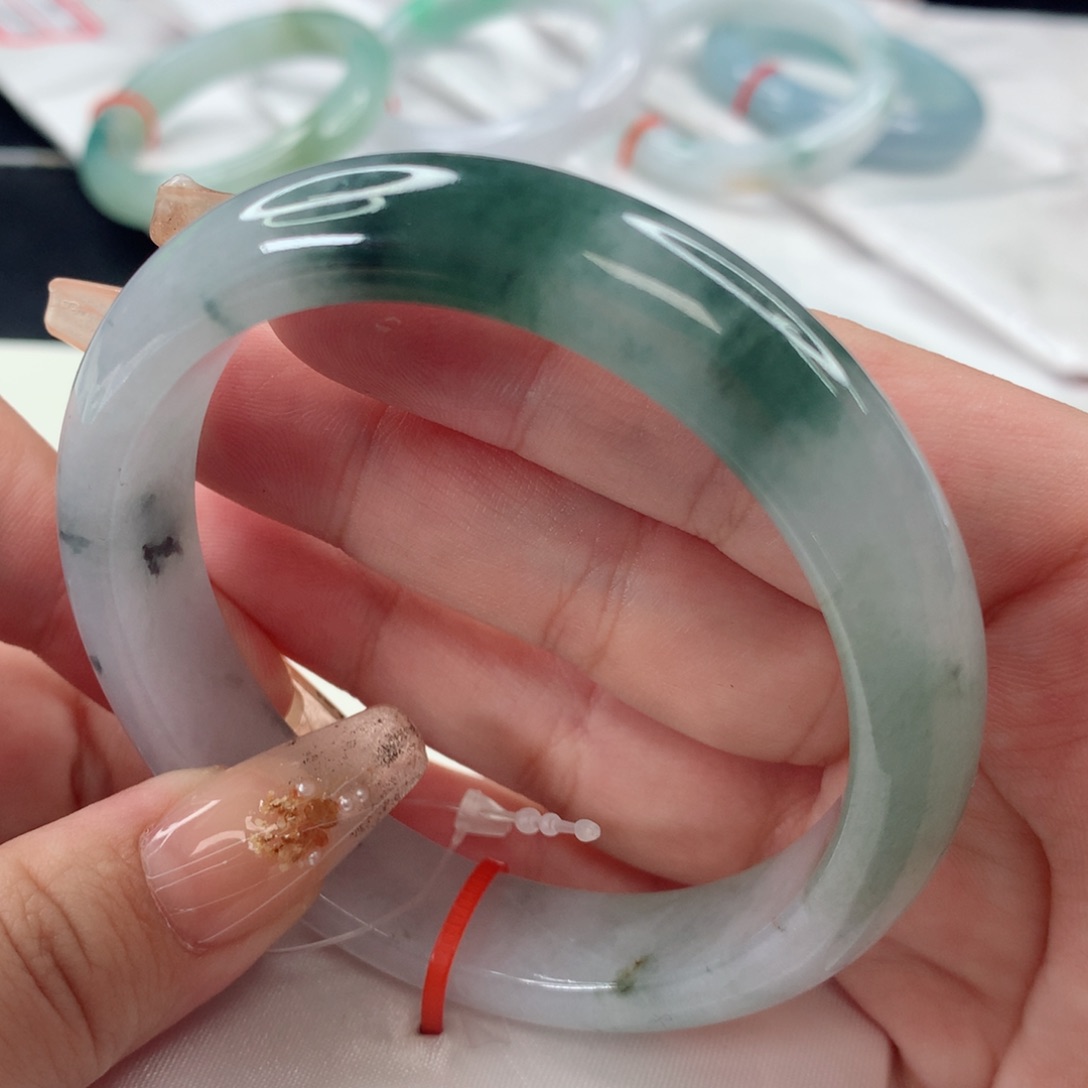 翡翠手镯未镶嵌57.3圈口