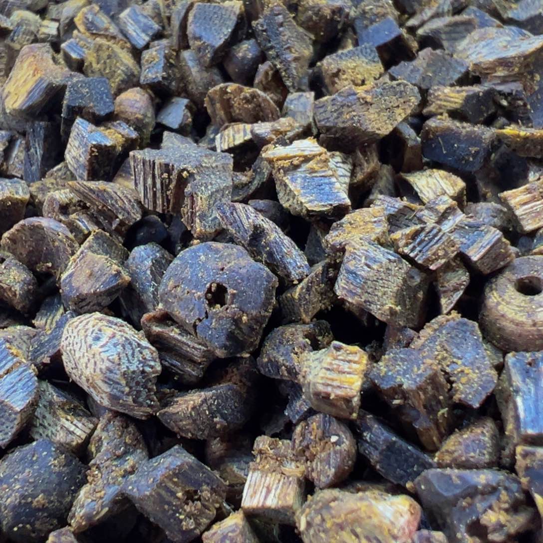 沉香手把件绿奇楠沉香高油珠子料20克